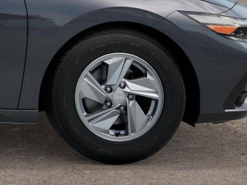New 2025 Hyundai Elantra SE FWD image 8