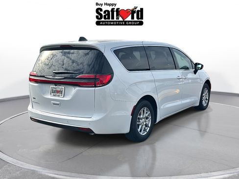 New 2026 Chrysler Pacifica Select FWD image 8