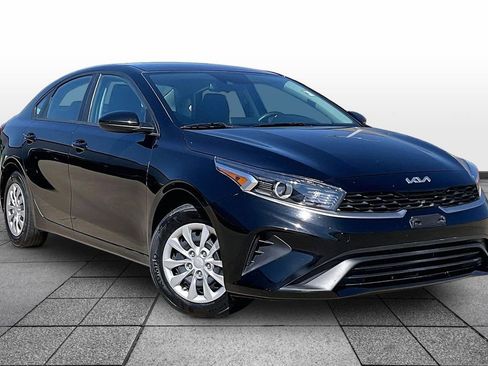 Used 2023 Kia Forte LX FWD image 2