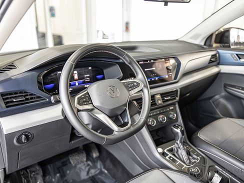 Used 2022 Volkswagen Taos SE image 18