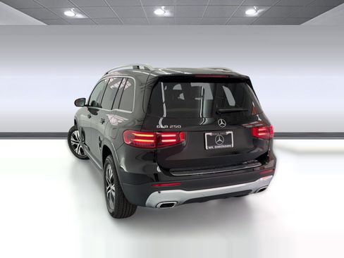 Used 2026 Mercedes-Benz GLB 250 image 2