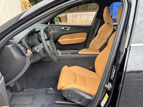 Used 2023 Volvo XC60 B5 Ultimate w/ Climate Package FWD image 17