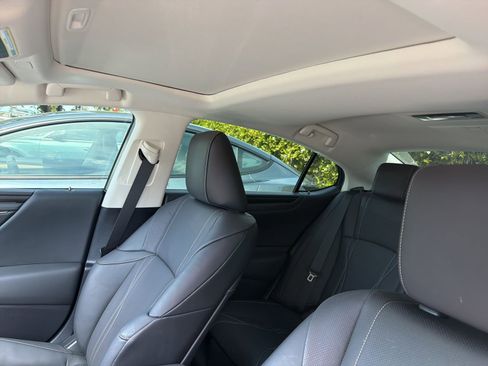 Used 2024 Lexus ES 300h w/ Accessory Package (Z2) image 7