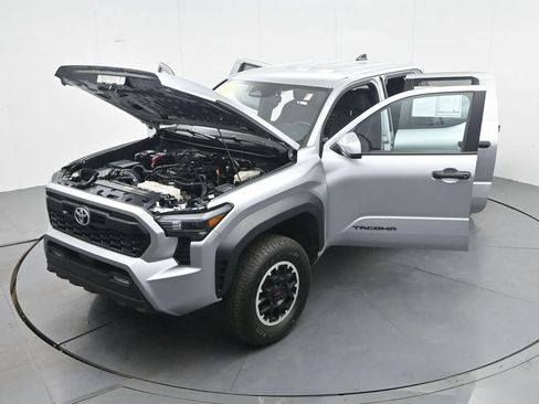 Used 2024 Toyota Tacoma TRD Off-Road AWD/4WD image 40