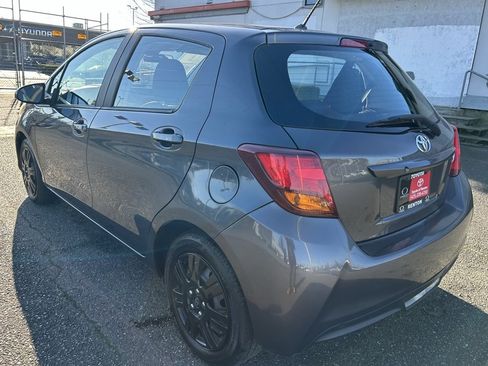 Used 2017 Toyota Yaris L image 7