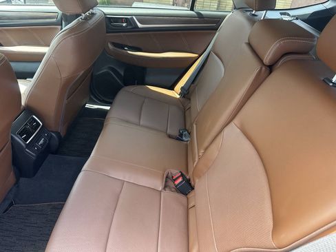 Used 2018 Subaru Outback 3.6R Touring AWD/4WD image 13