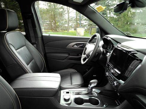 Certified 2023 Chevrolet Traverse Premier w/ Redline Edition AWD/4WD image 16