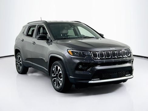 Used 2023 Jeep Compass Limited AWD/4WD image 3