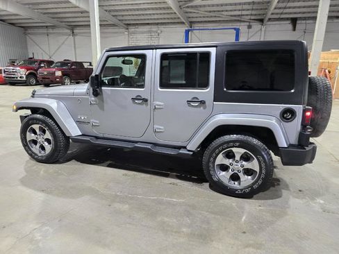 Used 2017 Jeep Wrangler Unlimited Sahara w/ Connectivity Group image 7