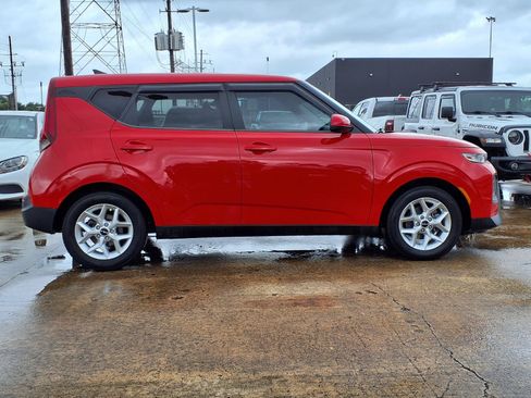 Used 2022 Kia Soul LX w/ Technology Package FWD image 28