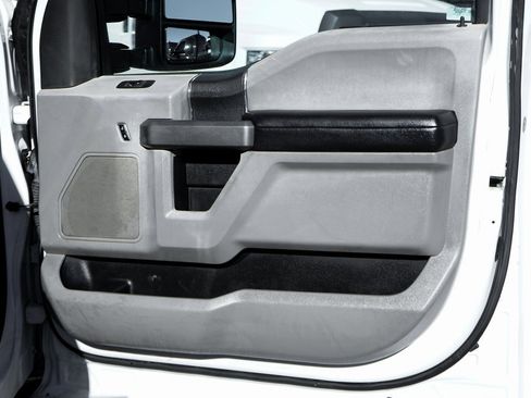 Used 2017 Ford F550 XLT w/ Advanced Security Pack image 42