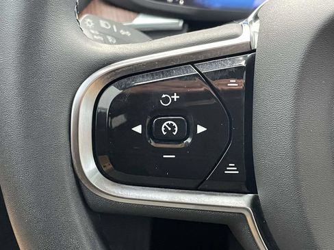 Used 2023 Volvo XC60 B5 Ultimate w/ Climate Package FWD image 10