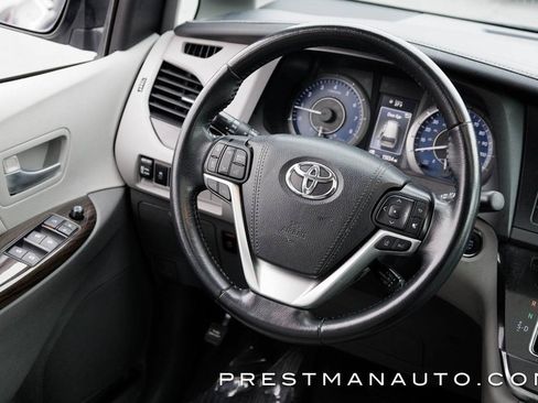 Used 2019 Toyota Sienna XLE w/ XLE Navigation Package image 32