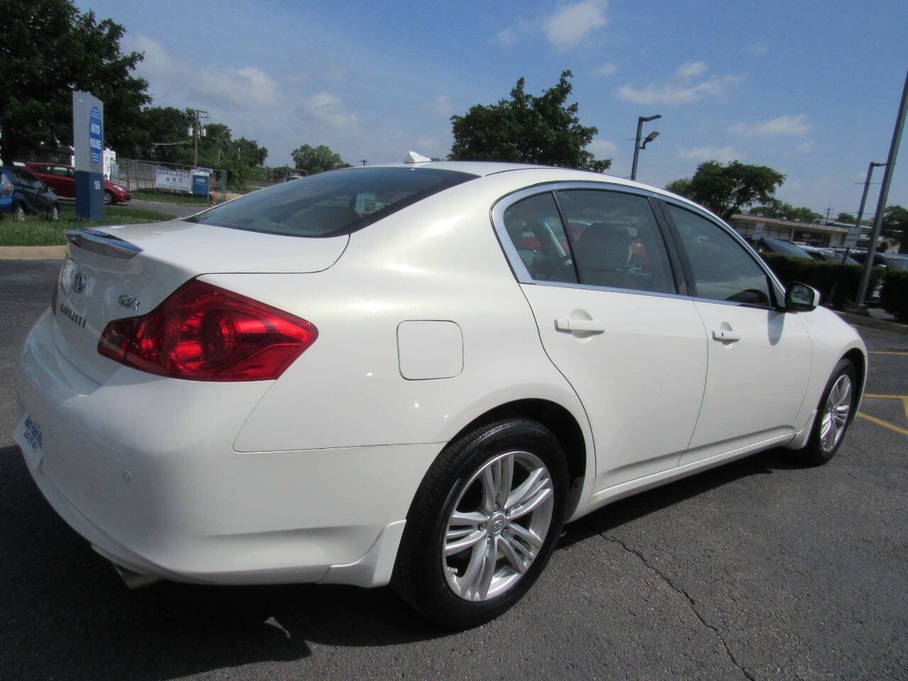 Used 2011 INFINITI G37 x Sedan w/ Premium Pkg AWD/4WD image 7