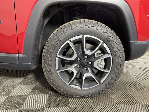 Used 2024 Jeep Compass Trailhawk image 7