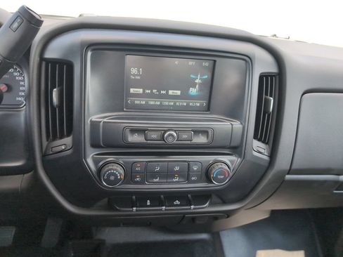 Used 2018 Chevrolet Silverado 2500 W/T AWD/4WD image 9