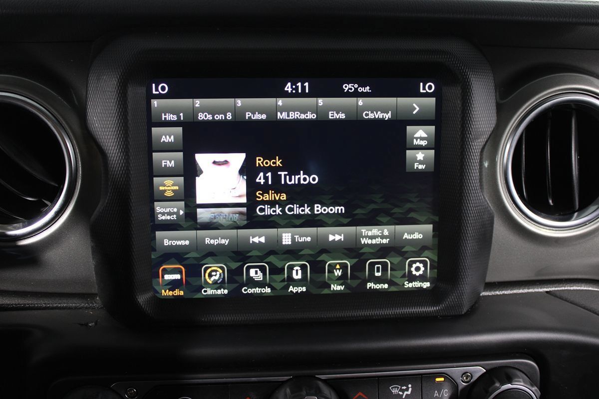 Used 2022 Jeep Wrangler Unlimited Sahara AWD/4WD image 11
