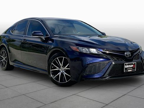 Used 2022 Toyota Camry SE FWD image 3