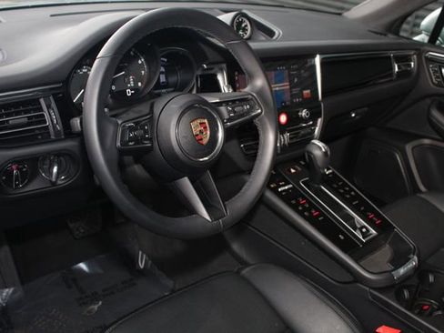 Certified 2025 Porsche Macan image 4
