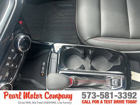 Used 2024 Chevrolet Trax RS w/ Sunroof Package FWD image 18