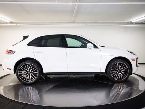 Certified 2023 Porsche Macan AWD/4WD image 8