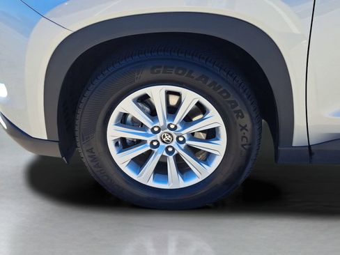 Used 2025 Toyota Grand Highlander AWD image 10