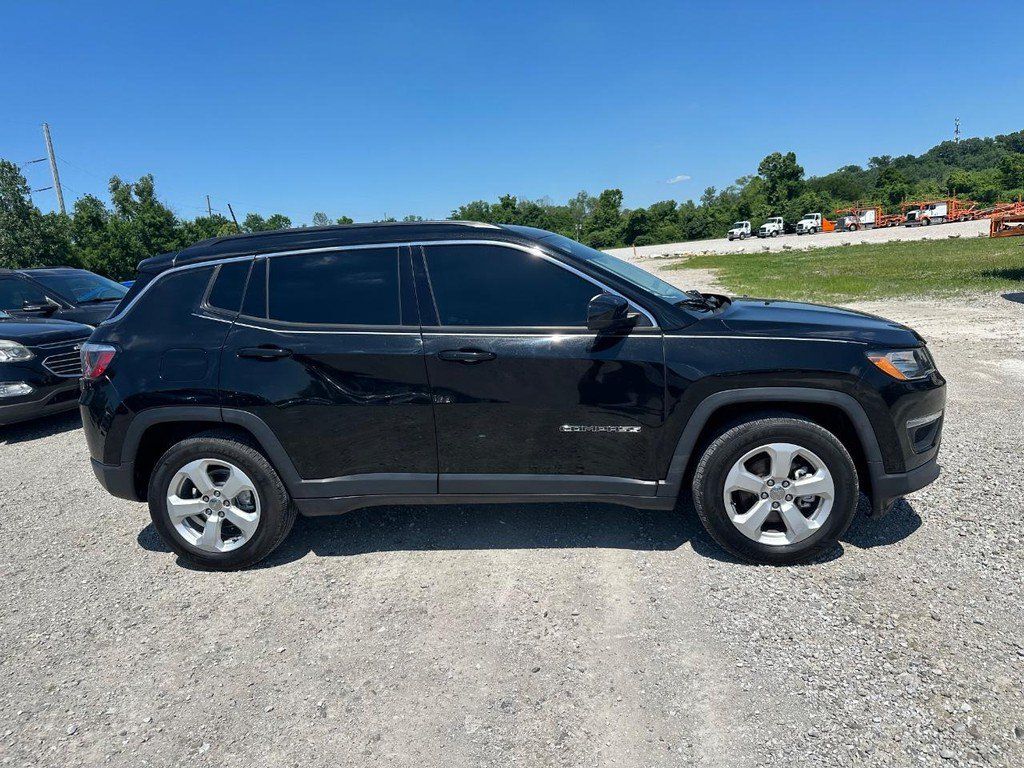 Used 2019 Jeep Compass Latitude w/ Popular Equipment Group FWD image 2
