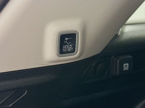 Used 2023 Jeep Grand Cherokee Limited image 31