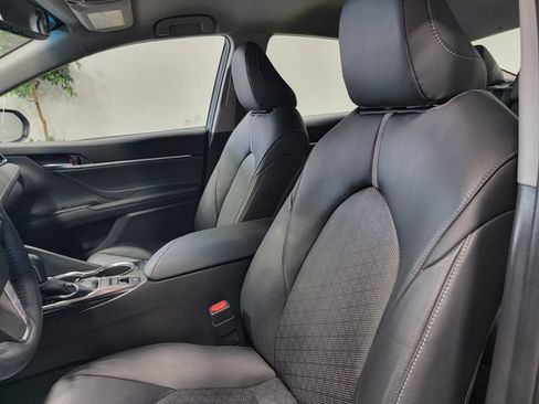 Used 2018 Toyota Camry XSE FWD image 13