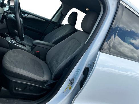 Used 2021 Ford Escape SE w/ Convenience Package FWD image 9