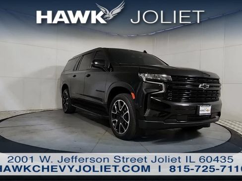 Used 2023 Chevrolet Suburban RST w/ Sport Performance Package AWD/4WD image 2
