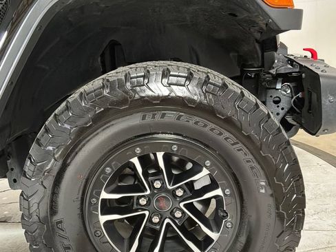Used 2024 Jeep Wrangler Unlimited Rubicon AWD/4WD image 9