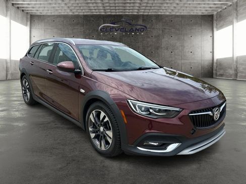 Used 2018 Buick Regal Essence w/ Driver Confidence Package #1 AWD/4WD image 1