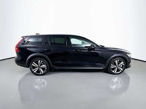 Used 2025 Volvo V60 B5 Cross Country Plus AWD/4WD image 8