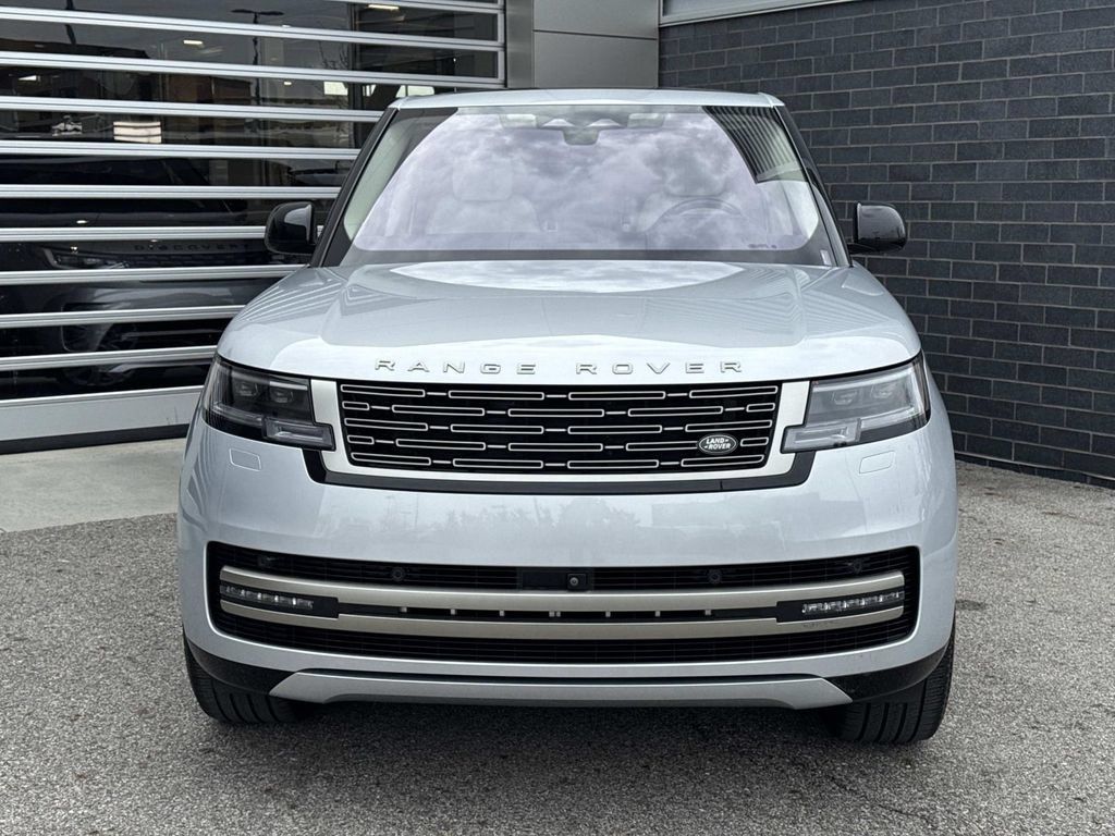 Used 2023 Land Rover Range Rover SE AWD/4WD image 2