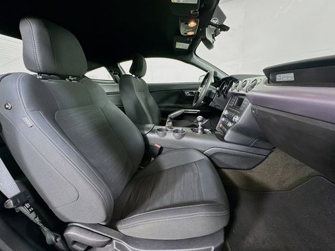 Used 2017 Ford Mustang Coupe image 27