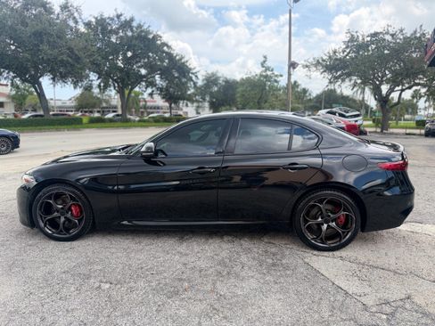 Used 2018 Alfa Romeo Giulia Ti Sport w/ Quick Order Package 22S Sport AWD/4WD image 2