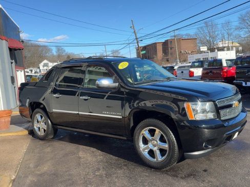 Used 2013 Chevrolet Avalanche LTZ image 4