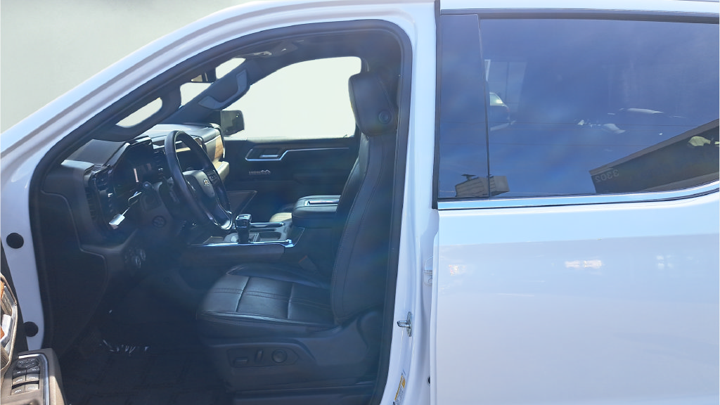 Used 2022 Chevrolet Silverado 1500 High Country w/ Z71 Off-Road Package AWD/4WD image 10