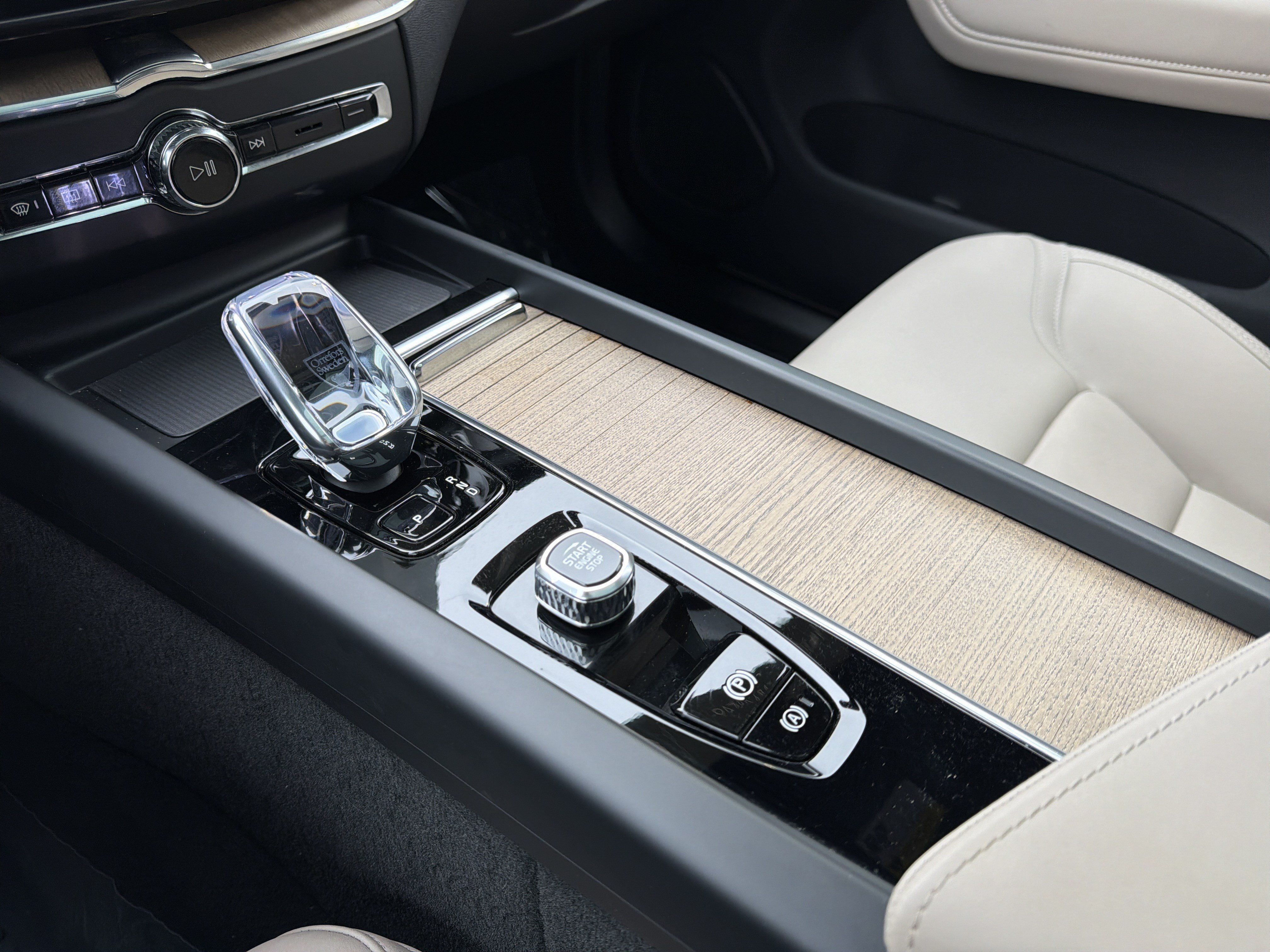 Certified 2026 Volvo XC60 B5 Plus w/ Protection Package Premier AWD/4WD image 26