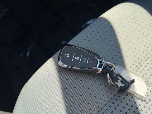 Used 2025 Chevrolet Trax LT image 21