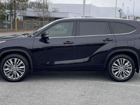 Used 2024 Toyota Highlander Platinum image 13