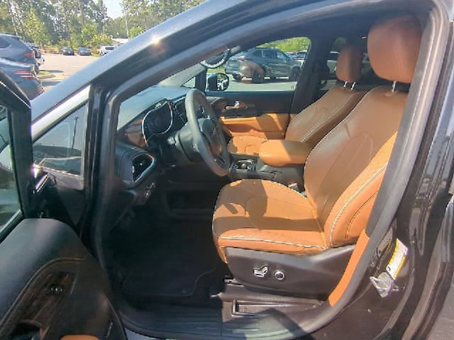 Used 2022 Chrysler Pacifica Pinnacle AWD/4WD image 22