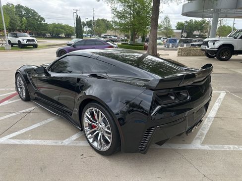 Used 2015 Chevrolet Corvette Z06 w/ 3LZ Preferred Equipment Group image 6