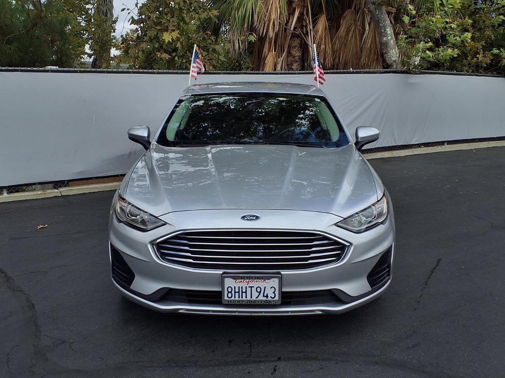 Used 2019 Ford Fusion SE FWD image 2