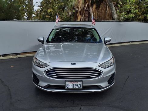 Used 2019 Ford Fusion SE FWD image 2