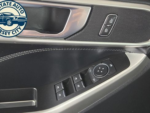 Used 2022 Ford Explorer XLT AWD/4WD image 27