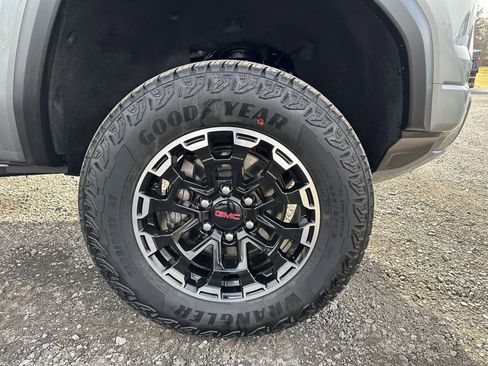 Used 2024 GMC Canyon AT4 w/ AT4 Premium Package image 10