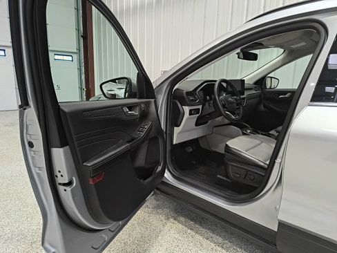 Used 2023 Ford Escape Platinum AWD/4WD image 12