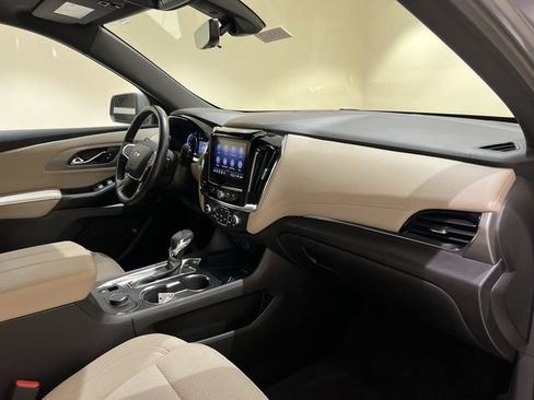 Used 2023 Chevrolet Traverse LT FWD image 23